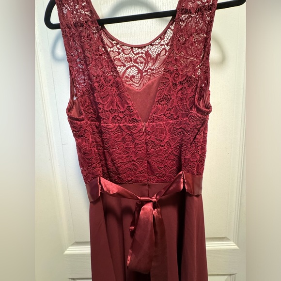 Like New Women’s wine/maroon colored midi Dress lace top satin belt size 2XL - Picture 5 of 5
